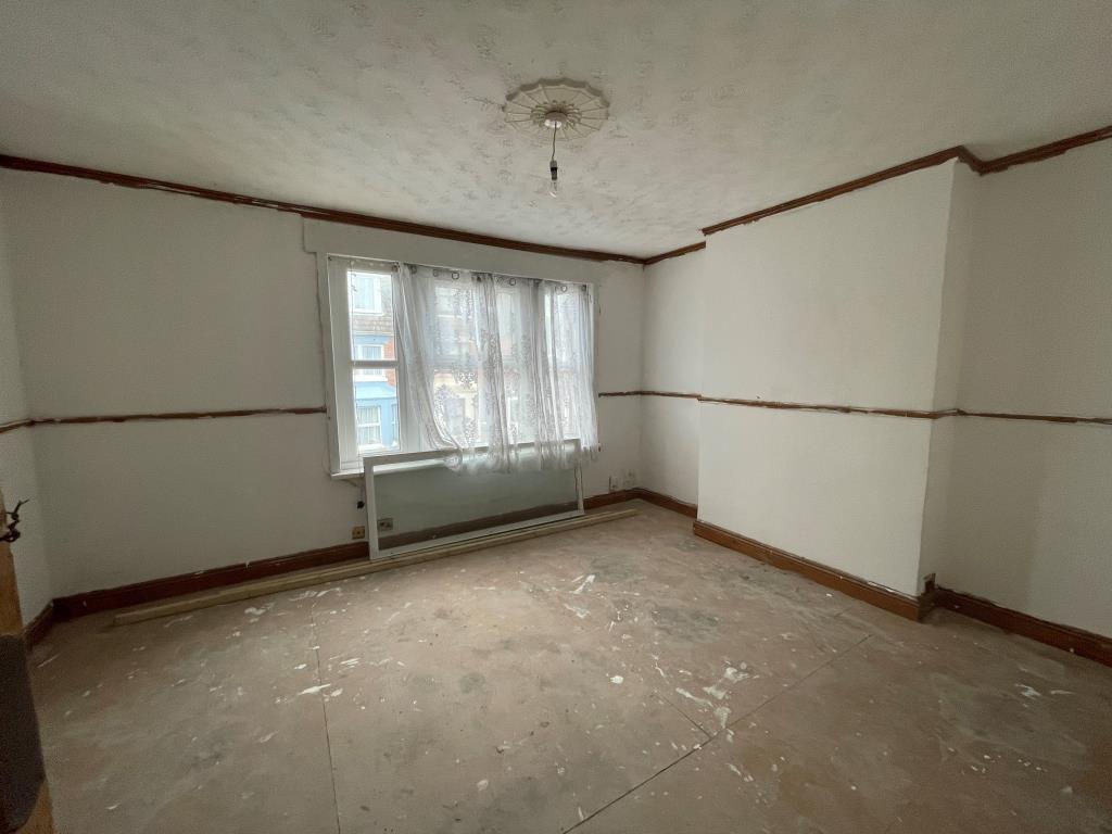 Lot: 31 - FOUR-BEDROOM HOUSE FOR REFURBISHMENT -